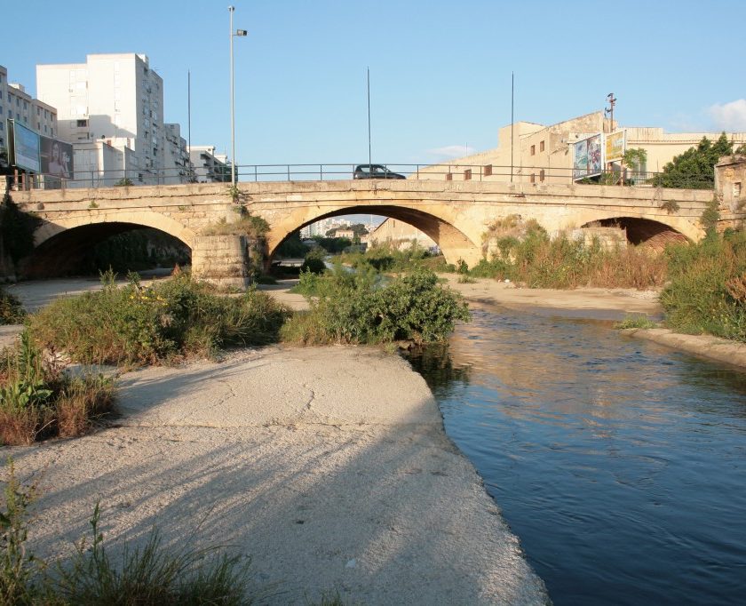 ponte sul fiume oreto