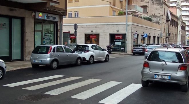 Le imbarazzanti strisce pedonali a Palermo