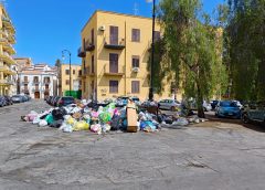 Ballarò e la “differenziata che non c’è”: carrellati ovunque, rifiuti ovunque