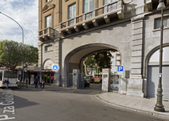 Parcheggio piazza Giulio Cesare, il Comune chiude di notte: troppi furti e vandalismi